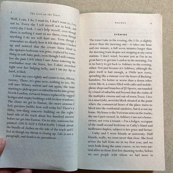 📚2/$6  The Girl on the Train - Picture 12 of 12